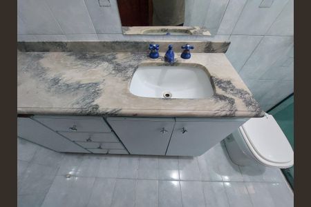 Casa à venda com 486m², 4 quartos e 4 vagas Casa à venda com 486m², 4 quartos e 4 vagasBanheiro Suíte 2