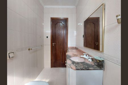 Casa à venda com 486m², 4 quartos e 4 vagas Casa à venda com 486m², 4 quartos e 4 vagasBanheiro Social