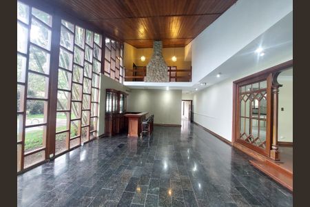 Casa à venda com 486m², 4 quartos e 4 vagas Casa à venda com 486m², 4 quartos e 4 vagasSala