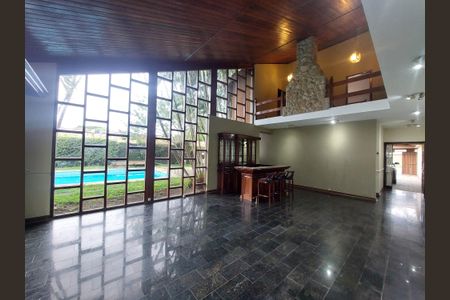 Casa à venda com 486m², 4 quartos e 4 vagas Casa à venda com 486m², 4 quartos e 4 vagasSala