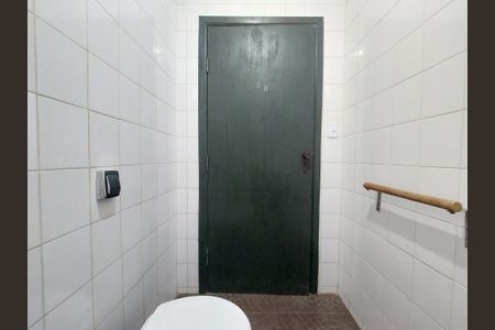 Casa à venda com 486m², 4 quartos e 4 vagas Casa à venda com 486m², 4 quartos e 4 vagasBanheiro na Área de Lazer