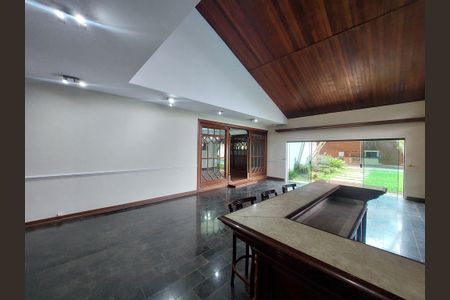 Casa à venda com 486m², 4 quartos e 4 vagas Casa à venda com 486m², 4 quartos e 4 vagasSala