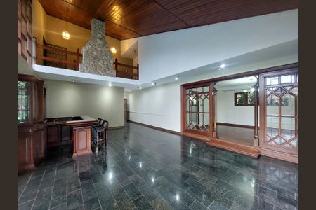 Casa à venda com 486m², 4 quartos e 4 vagas Casa à venda com 486m², 4 quartos e 4 vagasSala