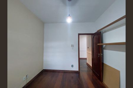 Casa à venda com 486m², 4 quartos e 4 vagas Casa à venda com 486m², 4 quartos e 4 vagasEscritório