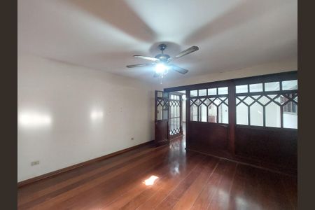 Casa à venda com 486m², 4 quartos e 4 vagas Casa à venda com 486m², 4 quartos e 4 vagasSala de Video