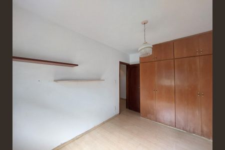 Casa à venda com 486m², 4 quartos e 4 vagas Casa à venda com 486m², 4 quartos e 4 vagasQuarto 2