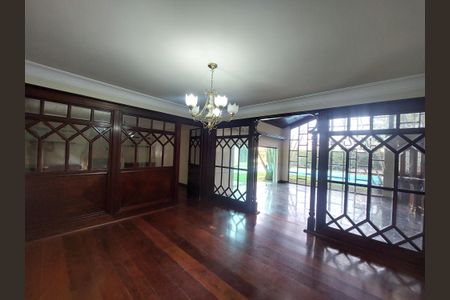 Casa à venda com 486m², 4 quartos e 4 vagas Casa à venda com 486m², 4 quartos e 4 vagasSala de Jantar