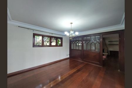 Casa à venda com 486m², 4 quartos e 4 vagas Casa à venda com 486m², 4 quartos e 4 vagasSala de Jantar