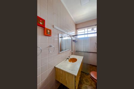 Casa à venda com 300m², 3 quartos e 2 vagasBanheiro