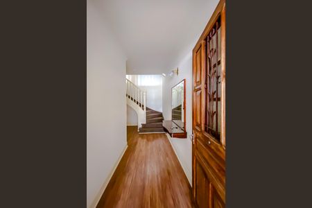 Casa à venda com 300m², 3 quartos e 2 vagasHall/Escada