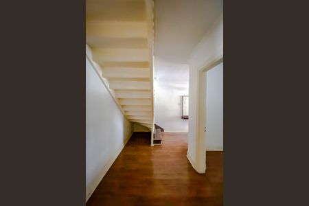 Casa à venda com 300m², 3 quartos e 2 vagasHall/Escada