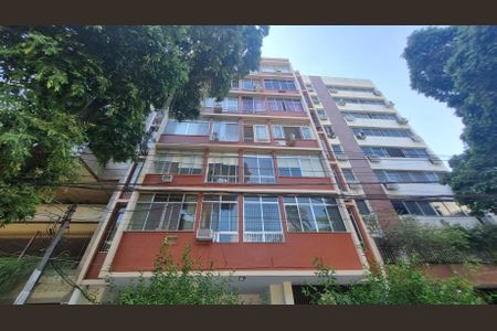 Apartamento para alugar com 70m², 2 quartos e 1 vagaFachada