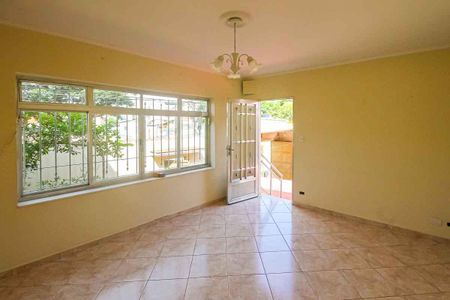 Casa à venda com 280m², 2 quartos e 3 vagas Casa à venda com 280m², 2 quartos e 3 vagasSala