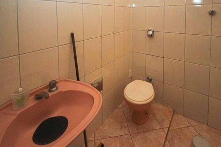 Casa à venda com 280m², 2 quartos e 3 vagas Casa à venda com 280m², 2 quartos e 3 vagasBanheiro de Serviço