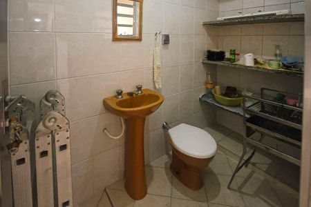 Casa à venda com 280m², 2 quartos e 3 vagas Casa à venda com 280m², 2 quartos e 3 vagasBanheiro de Serviço 2