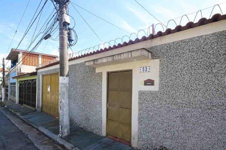Casa à venda com 280m², 2 quartos e 3 vagas Casa à venda com 280m², 2 quartos e 3 vagasFachada