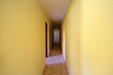 Casa à venda com 280m², 2 quartos e 3 vagas Casa à venda com 280m², 2 quartos e 3 vagasCorredor