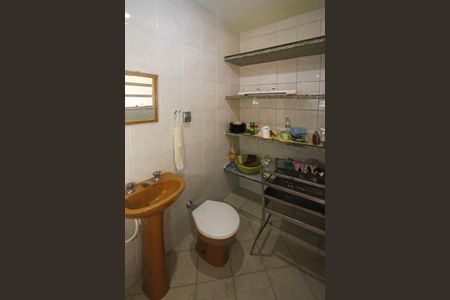 Casa à venda com 280m², 2 quartos e 3 vagas Casa à venda com 280m², 2 quartos e 3 vagasBanheiro de Serviço 2