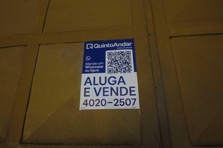 Casa à venda com 280m², 2 quartos e 3 vagas Casa à venda com 280m², 2 quartos e 3 vagasFachada + Placa