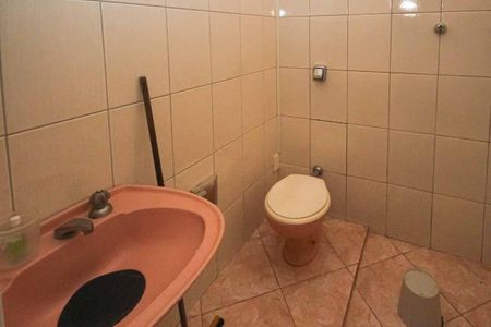 Casa à venda com 280m², 2 quartos e 3 vagas Casa à venda com 280m², 2 quartos e 3 vagasBanheiro de Serviço