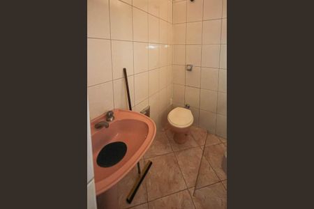 Casa à venda com 280m², 2 quartos e 3 vagas Casa à venda com 280m², 2 quartos e 3 vagasBanheiro de Serviço