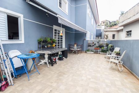 Casa à venda com 350m², 6 quartos e 2 vagas Casa à venda com 350m², 6 quartos e 2 vagasQuintal casa 1