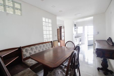 Casa à venda com 350m², 6 quartos e 2 vagas Casa à venda com 350m², 6 quartos e 2 vagasSala casa 2