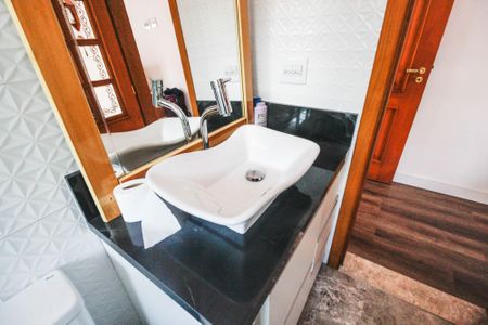 Casa à venda com 350m², 6 quartos e 2 vagas Casa à venda com 350m², 6 quartos e 2 vagasSuíte Banheiro casa 1