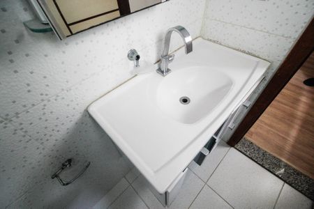 Casa à venda com 350m², 6 quartos e 2 vagas Casa à venda com 350m², 6 quartos e 2 vagasSuíte Banheiro Casa 2