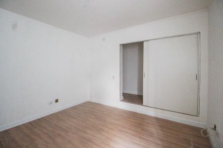 Casa à venda com 350m², 6 quartos e 2 vagas Casa à venda com 350m², 6 quartos e 2 vagasSuíte Casa 2