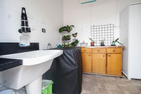 Casa à venda com 350m², 6 quartos e 2 vagas Casa à venda com 350m², 6 quartos e 2 vagasÁrea de serviço casa 1