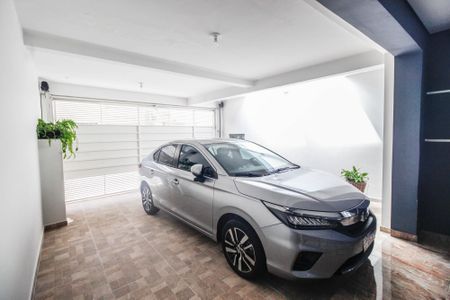 Casa à venda com 350m², 6 quartos e 2 vagas Casa à venda com 350m², 6 quartos e 2 vagasGaragem