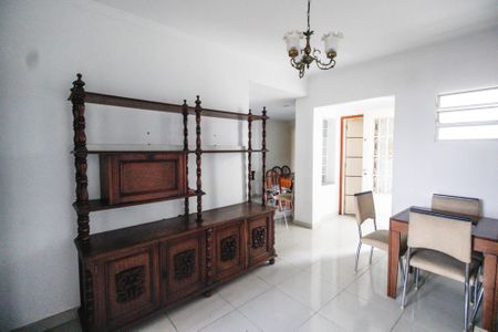 Casa à venda com 350m², 6 quartos e 2 vagas Casa à venda com 350m², 6 quartos e 2 vagasSala casa 2