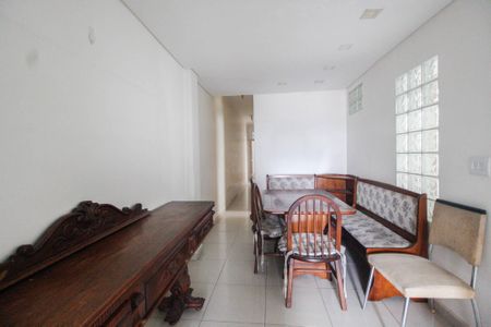 Casa à venda com 350m², 6 quartos e 2 vagas Casa à venda com 350m², 6 quartos e 2 vagasSala casa 2