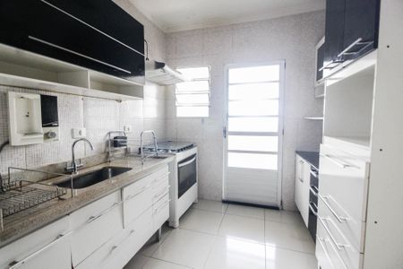 Casa à venda com 350m², 6 quartos e 2 vagas Casa à venda com 350m², 6 quartos e 2 vagasCozinha casa 2