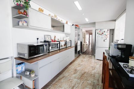 Casa à venda com 350m², 6 quartos e 2 vagas Casa à venda com 350m², 6 quartos e 2 vagasCozinha casa 1