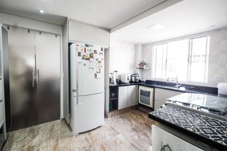 Casa à venda com 350m², 6 quartos e 2 vagas Casa à venda com 350m², 6 quartos e 2 vagasCozinha casa 1
