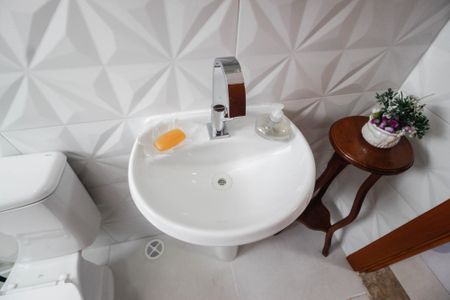 Casa à venda com 350m², 6 quartos e 2 vagas Casa à venda com 350m², 6 quartos e 2 vagasBanheiro de serviço casa 1