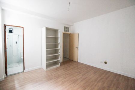 Casa à venda com 350m², 6 quartos e 2 vagas Casa à venda com 350m², 6 quartos e 2 vagasSuíte Casa 2