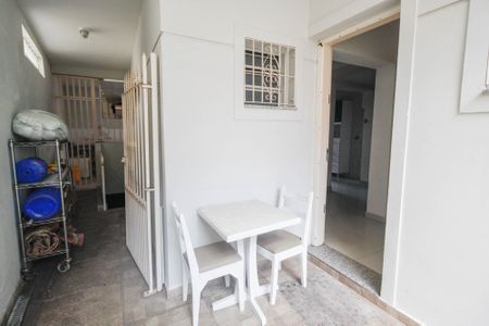 Casa à venda com 350m², 6 quartos e 2 vagas Casa à venda com 350m², 6 quartos e 2 vagasHall casa 2