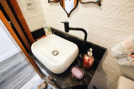 Casa à venda com 350m², 6 quartos e 2 vagas Casa à venda com 350m², 6 quartos e 2 vagasLavabo casa 1