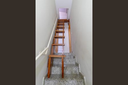 Casa de condomínio à venda com 71m², 2 quartos e 1 vagaEscada