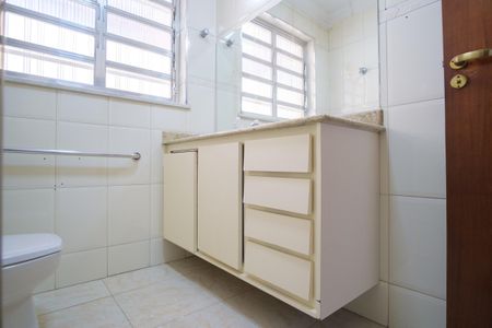 Casa para alugar com 300m², 4 quartos e 4 vagasBanheiro Social