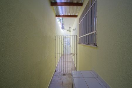 Casa para alugar com 300m², 4 quartos e 4 vagasCorredor lateral