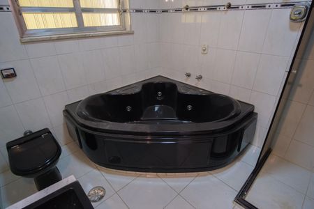 Casa para alugar com 300m², 4 quartos e 4 vagasBanheiro da Suíte