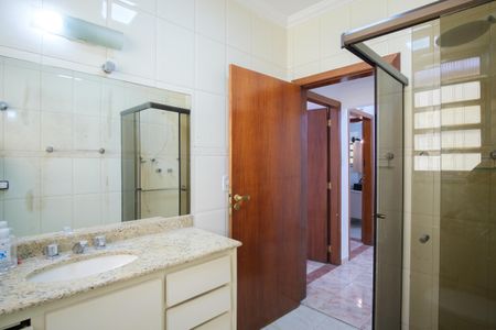 Casa para alugar com 300m², 4 quartos e 4 vagasBanheiro Social
