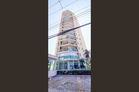 Apartamento à venda com 74m², 3 quartos e 1 vaga Apartamento à venda com 74m², 3 quartos e 1 vagaFachada e portaria