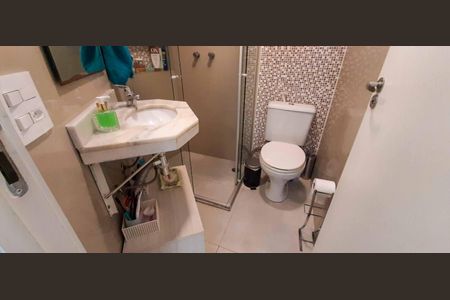 Apartamento à venda com 74m², 3 quartos e 1 vaga Apartamento à venda com 74m², 3 quartos e 1 vagaBanheiro Social