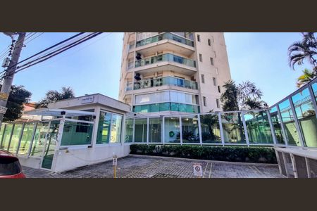 Apartamento à venda com 74m², 3 quartos e 1 vaga Apartamento à venda com 74m², 3 quartos e 1 vagaFachada e portaria