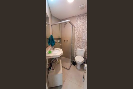 Apartamento à venda com 74m², 3 quartos e 1 vaga Apartamento à venda com 74m², 3 quartos e 1 vagaBanheiro Social